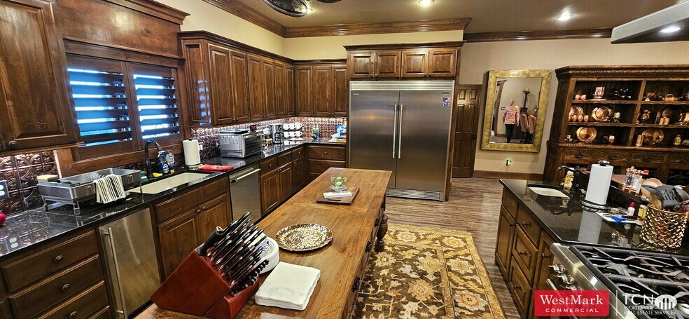 More Photos Of 824 Avenue B, Abernathy Service Station For Sale