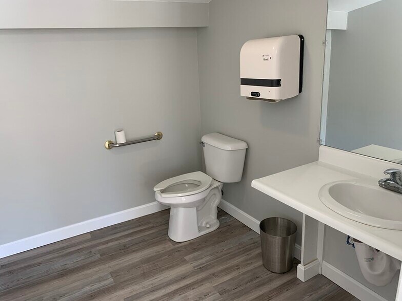 More Photos Of 165 Massachusetts Ave, Lunenburg Fast Food For Sale