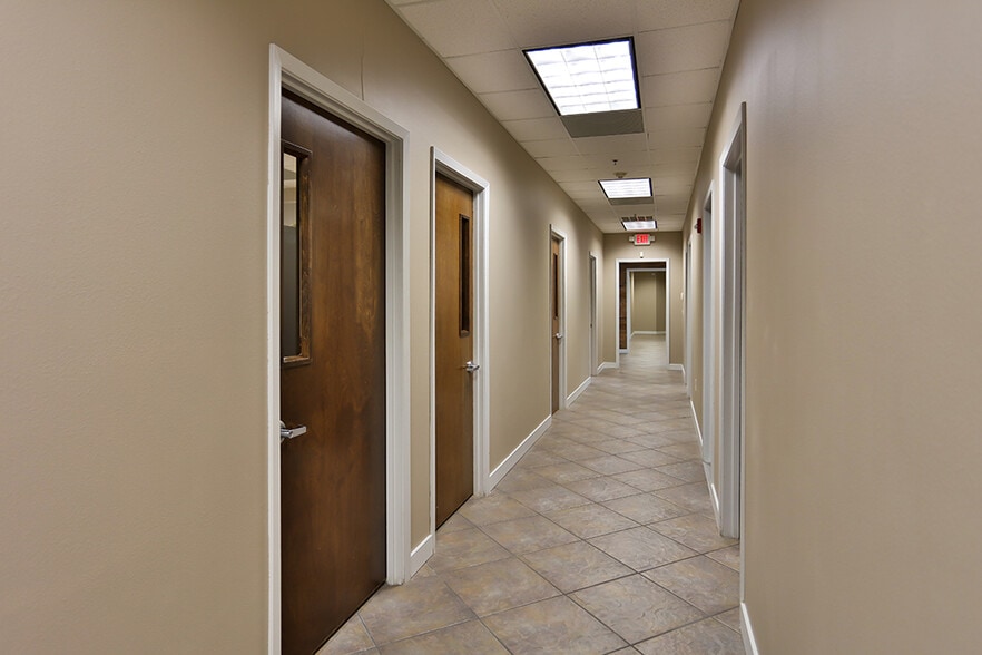 More Photos Of 1209-1215 N FM 3083 Rd E, Conroe Warehouse For Lease