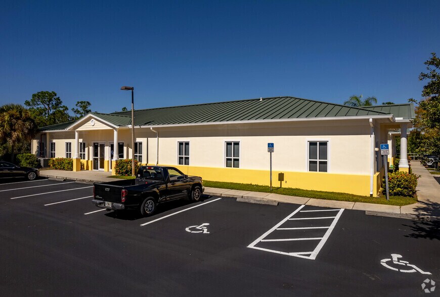 More Photos Of 5586 Broadcast Ct, Lakewood Ranch Medical For Lease