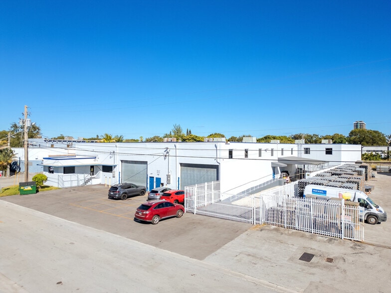 More Photos Of 6899 NE 4th Ave, Miami Warehouse For Lease
