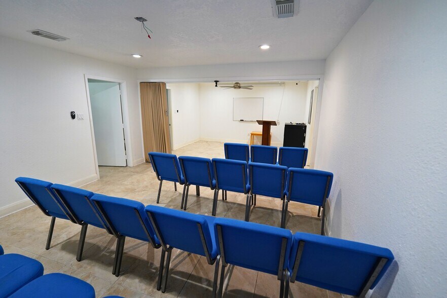 More Photos Of 6730 W Tidwell Rd, Houston Religious Facility For Lease