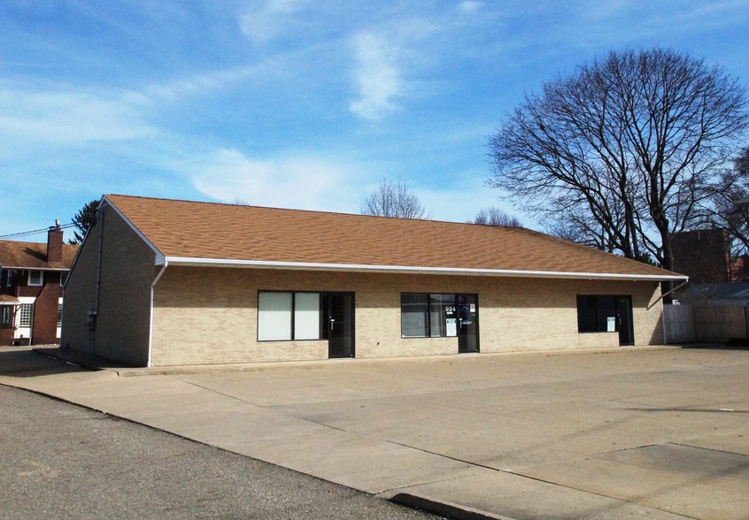 Primary Photo Of 930-938 Amherst Rd, Massillon Medical For Sale