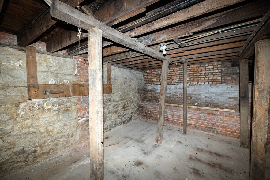 More Photos Of 115 N Main St, Lindsborg General Retail For Sale