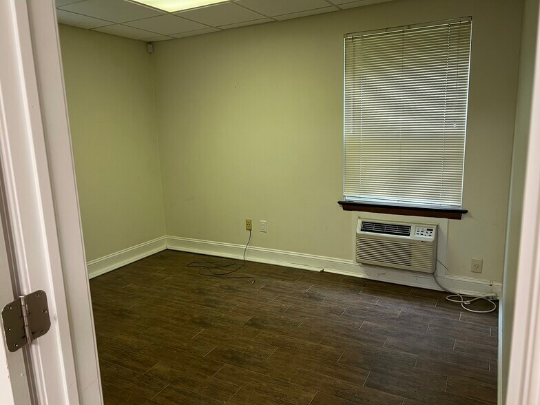 More Photos Of 618 S Broad St, Lansdale Office For Lease