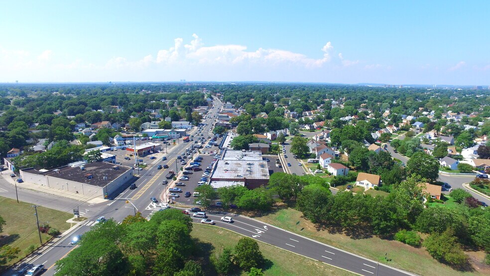 More Photos Of 957-979 Nassau Rd, Uniondale General Retail For Lease