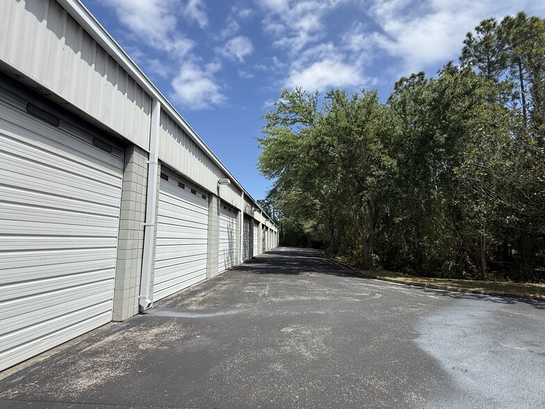 More Photos Of 701 Fentress Blvd, Daytona Beach Distribution For Lease