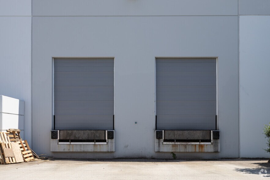 More Photos Of 2567 192nd St, Surrey Warehouse For Lease