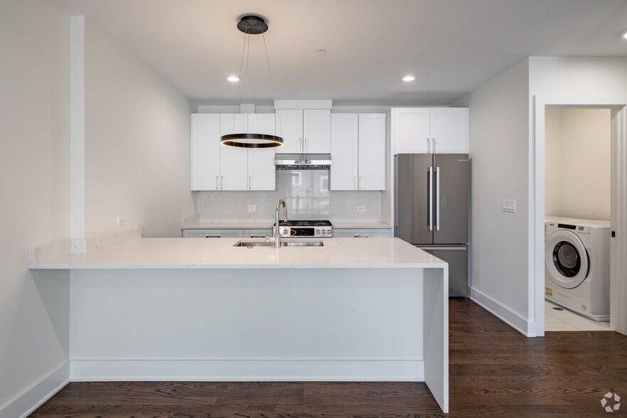 More Photos Of 3001 N Southport Ave, Chicago Apartments For Lease