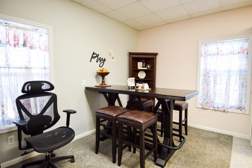 More Photos Of 1201 Old Hopewell Rd, Castalian Springs Showroom For Sale