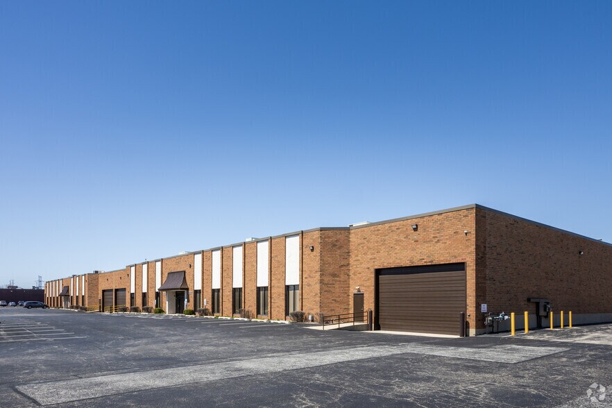 More Photos Of 180-230 Messner Dr, Wheeling Warehouse For Lease