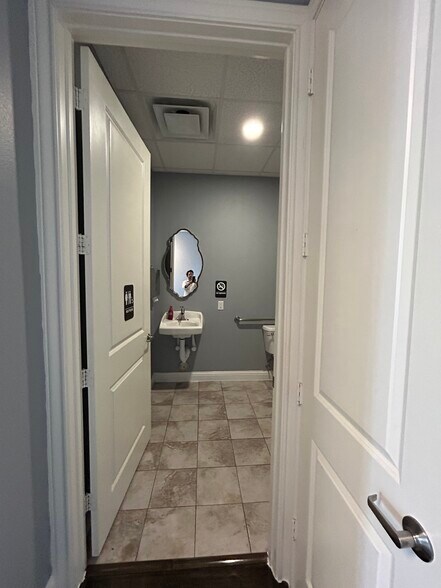 More Photos Of 3900 South Stonebridge Dr, McKinney Office For Lease