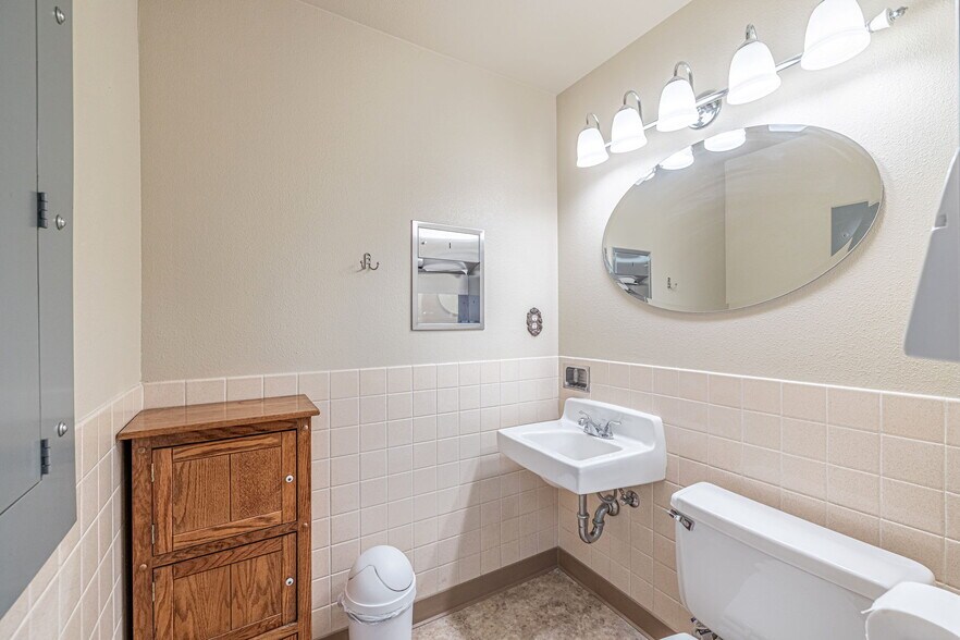 More Photos Of 44725 10th St W, Lancaster Medical For Sale