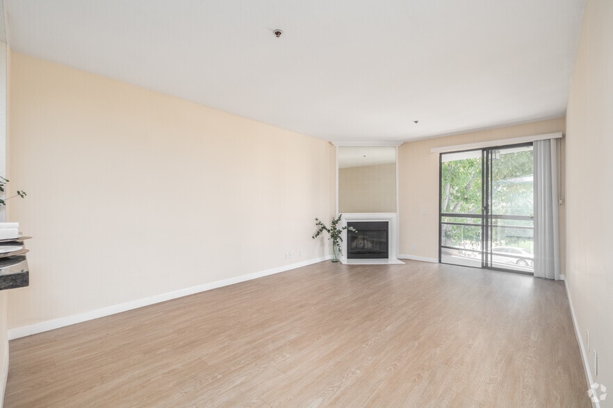 More Photos Of 740 S Burnside Ave, Los Angeles Apartments For Sale