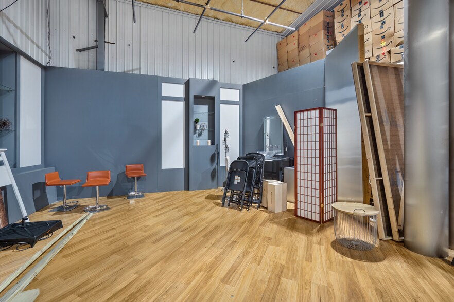 More Photos Of 2866 Roosevelt Blvd, Clearwater Showroom For Lease