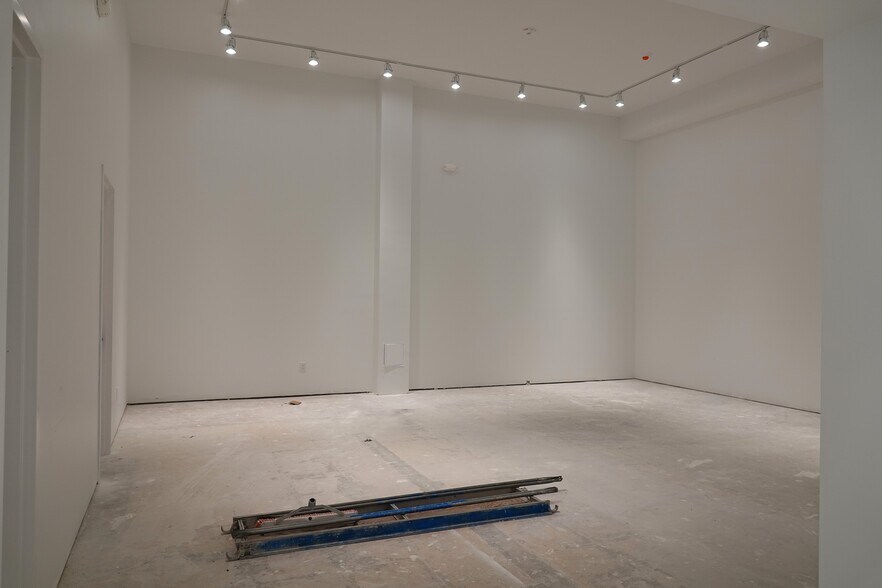 More Photos Of 356 Main St, Highlands Freestanding For Lease