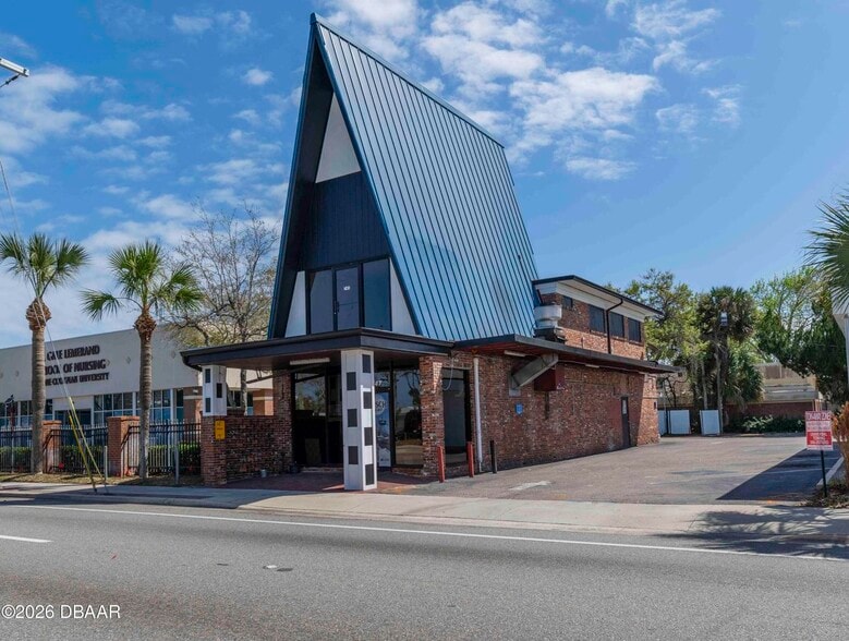 Primary Photo Of 747 W International Speedway Blvd, Daytona Beach Restaurant For Sale