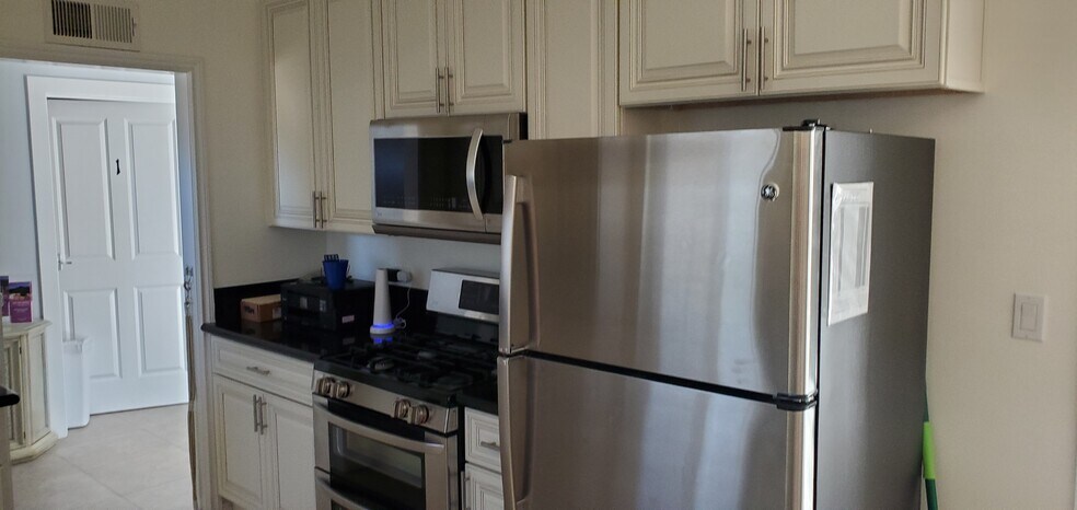 More Photos Of 7245 Harding Cir, Buena Park Specialty For Sale