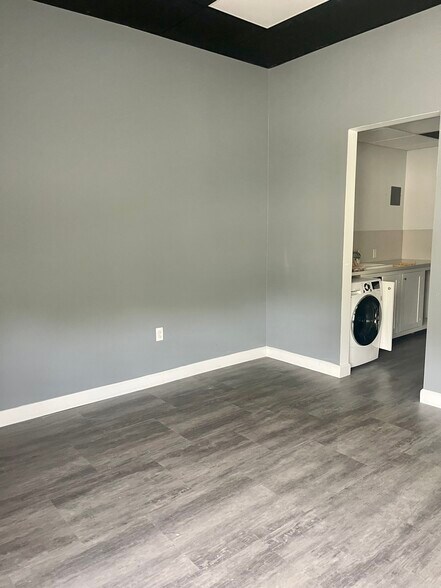 More Photos Of 1345 E Putnam Ave, Old Greenwich Storefront Retail Office For Lease