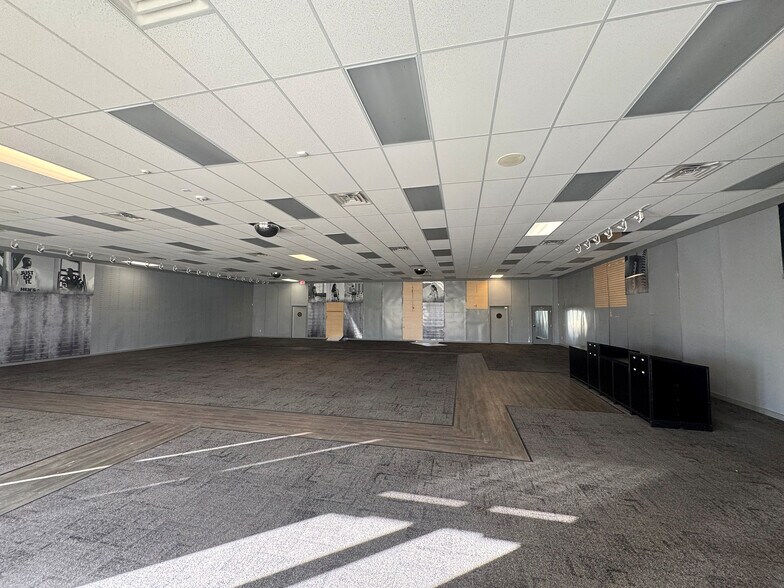 More Photos Of 2010-2020 E 1st St, Pratt Storefront For Sale