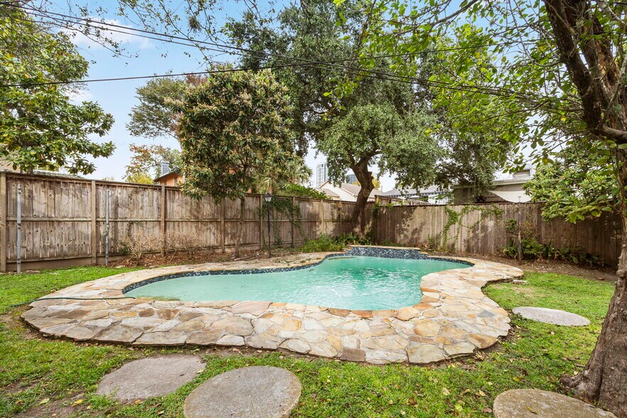 More Photos Of 708 Sul Ross St, Houston Office Residential For Sale