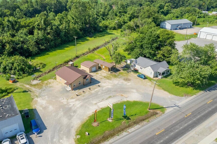 More Photos Of 307 E State St, Delta Flex For Sale