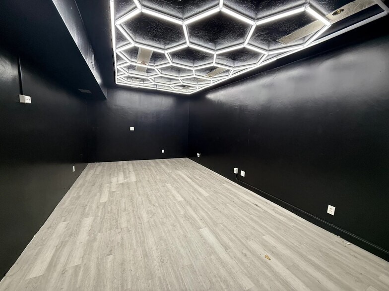 More Photos Of 3650 N 40th Ave, Phoenix Warehouse For Sale