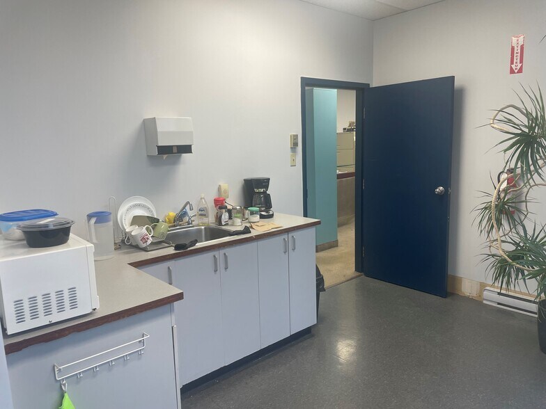 More Photos Of 5750-5850 Rue Cypihot, Montréal Warehouse For Lease