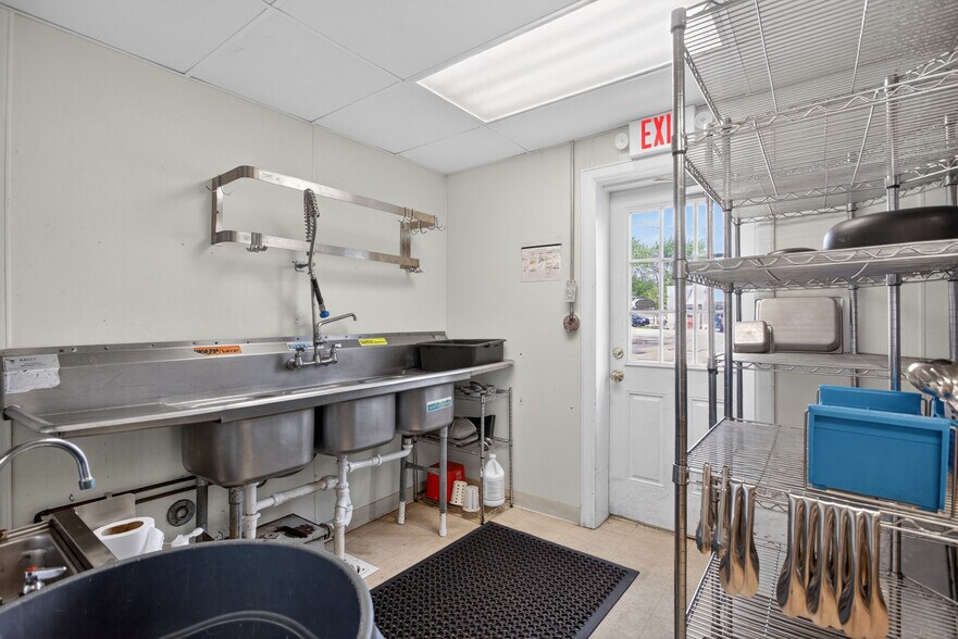 More Photos Of 124 S Brooklyn Rd, Napoleon Freestanding For Sale