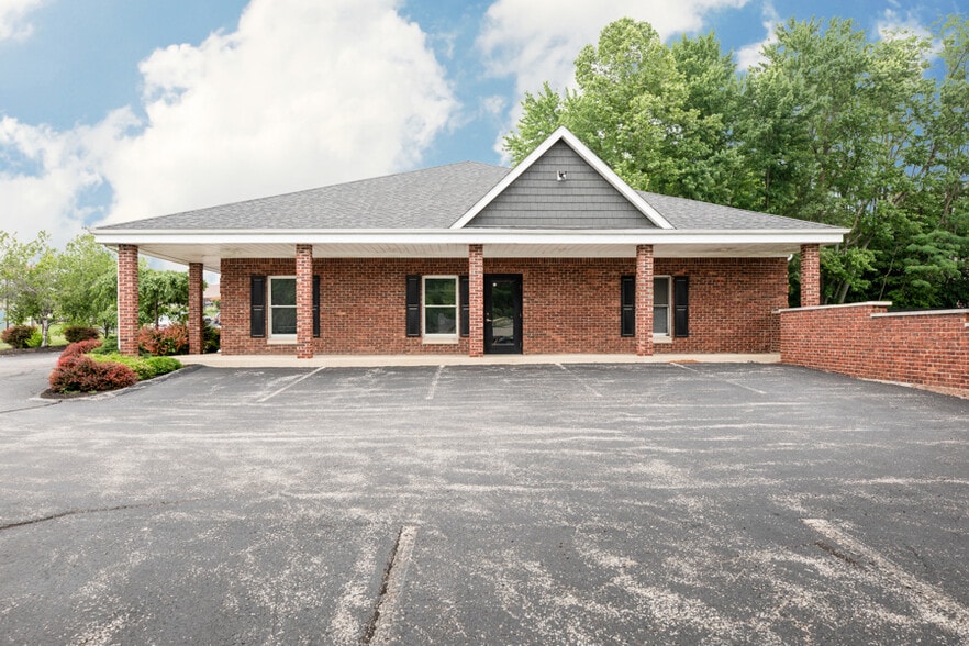 More Photos Of 2495 S Walnut Street Pike, Bloomington Office Residential For Lease