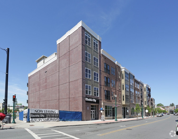 More Photos Of 240 State St, Schenectady Apartments For Lease