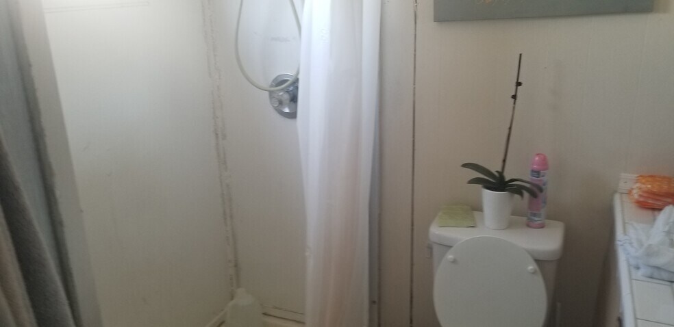 More Photos Of 2435 S K St, Tulare Bar For Sale