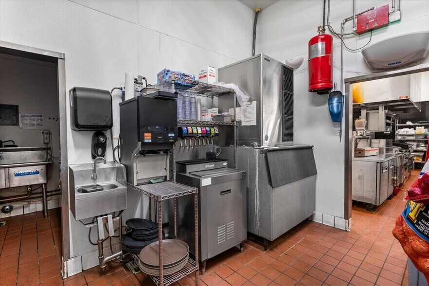 More Photos Of 560 Pine Knot Ave, Big Bear Lake Freestanding For Sale