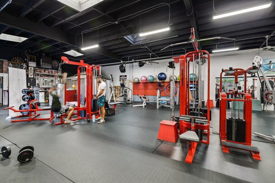 More Photos Of 640 Terminal Way, Costa Mesa Light Manufacturing For Lease