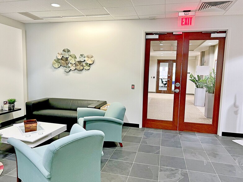 More Photos Of 475 Regency Park Dr, O'Fallon Office For Sale