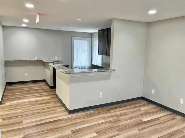 More Photos Of 308 S Scott St, Warsaw Office For Lease