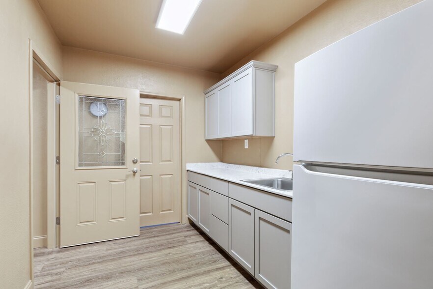 More Photos Of 2003 W Wall St, Midland Office For Lease