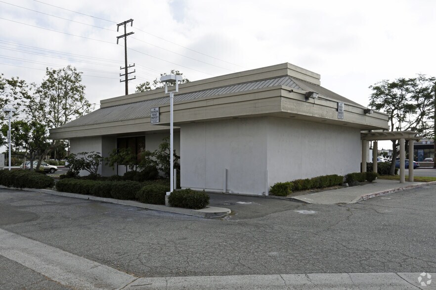 More Photos Of 16001 Springdale St, Huntington Beach Freestanding For Lease