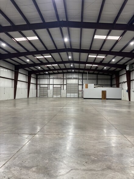 More Photos Of 9708 NW 6th St, Oklahoma City Distribution For Lease