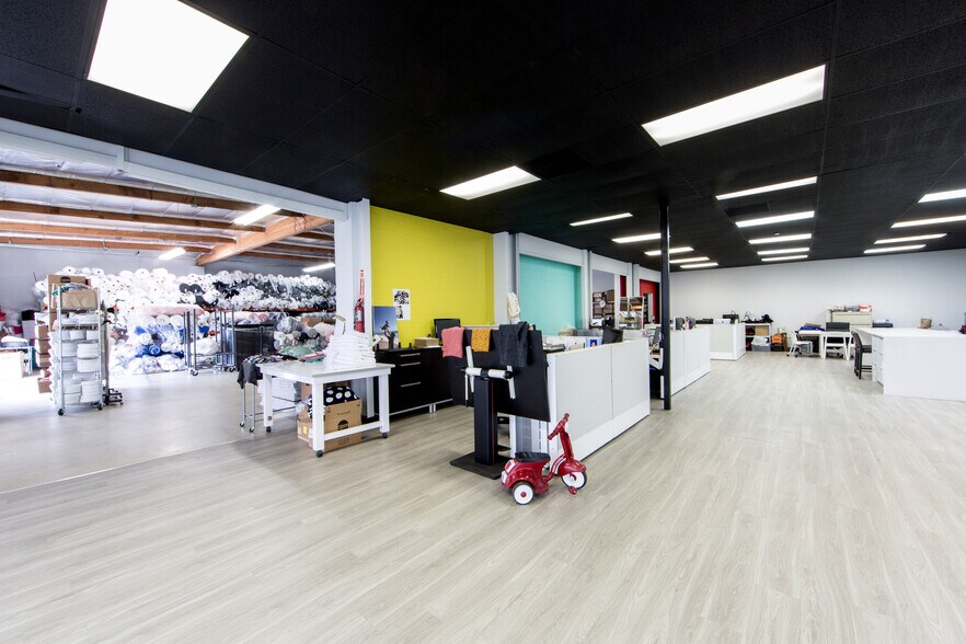 More Photos Of 401-405 W Foothill Blvd, Monrovia Freestanding For Lease