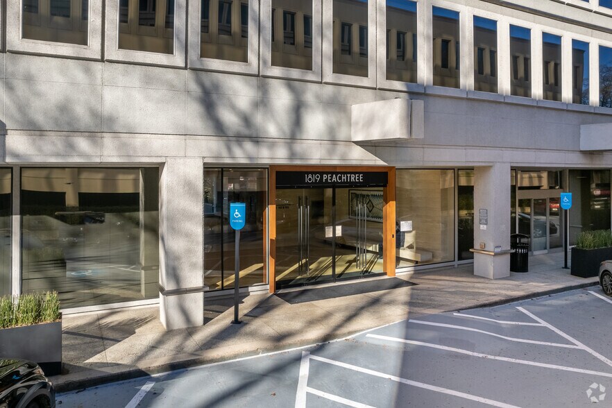 More Photos Of 1819 Peachtree Rd, Atlanta Medical For Lease