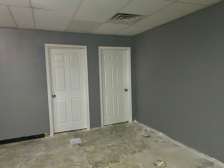 More Photos Of 2429-2458 Walnut Ridge St, Dallas Light Manufacturing For Lease