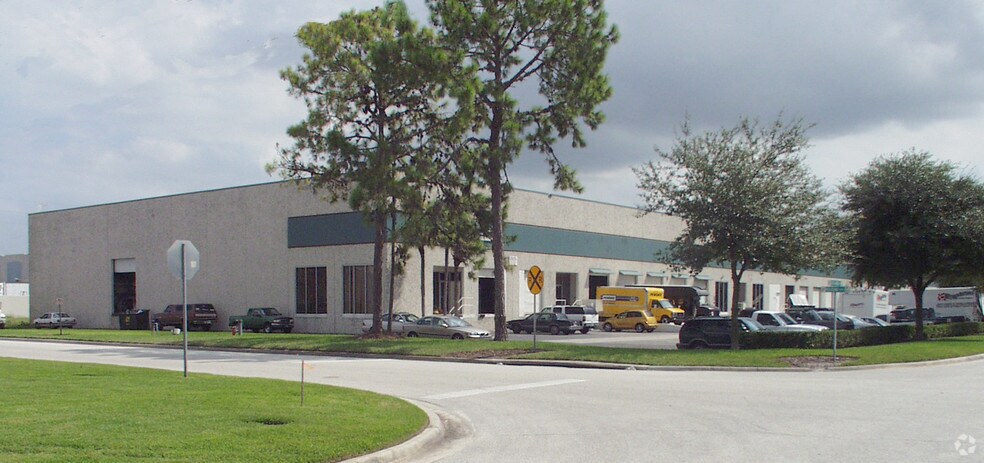 More Photos Of 7503-7527 Exchange Dr, Orlando Distribution For Lease