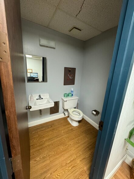 More Photos Of 6101 Webb Rd, Tampa Medical For Sale