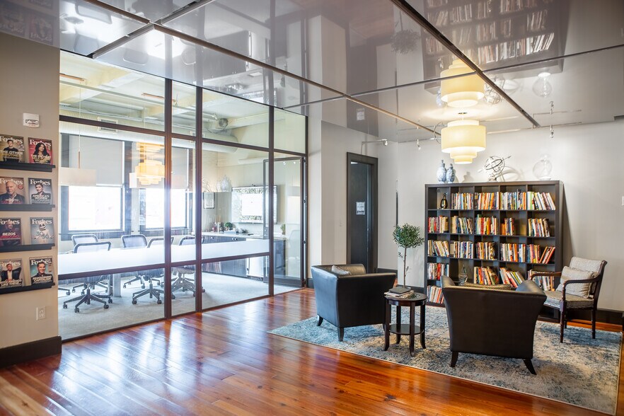 More Photos Of 18 Broad St, Charleston Office Residential For Lease