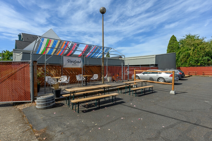 More Photos Of 777 NE 4th St, McMinnville General Retail For Lease