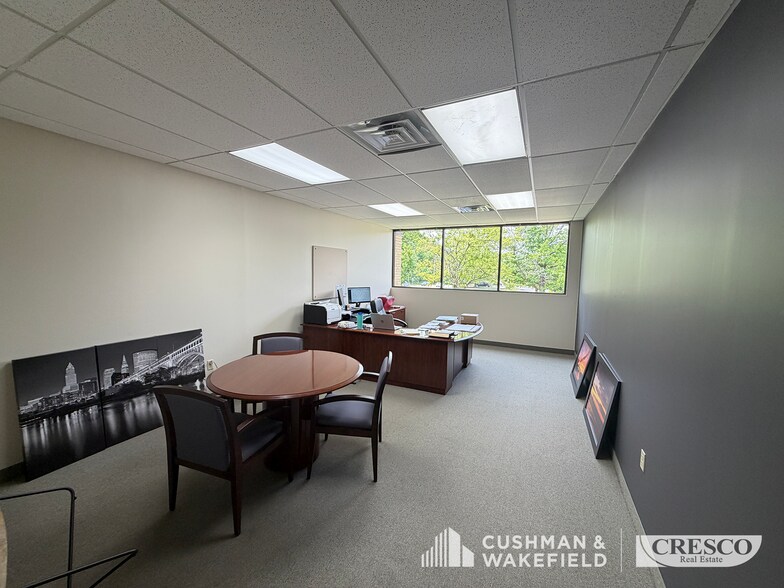 More Photos Of 16500 W Sprague Rd, Middleburg Heights Office For Sale