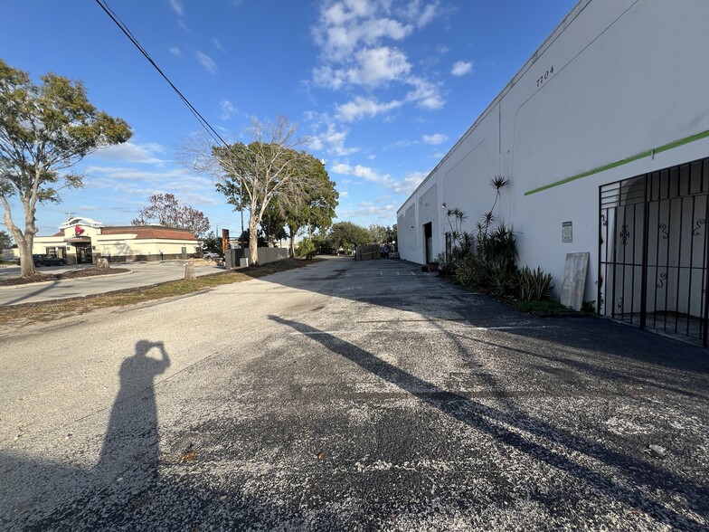 More Photos Of 7704 W Hillsborough Ave, Tampa Warehouse For Lease
