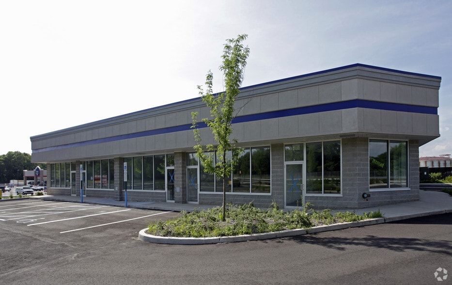 More Photos Of 639 Veterans Rd W, Staten Island Freestanding For Sale