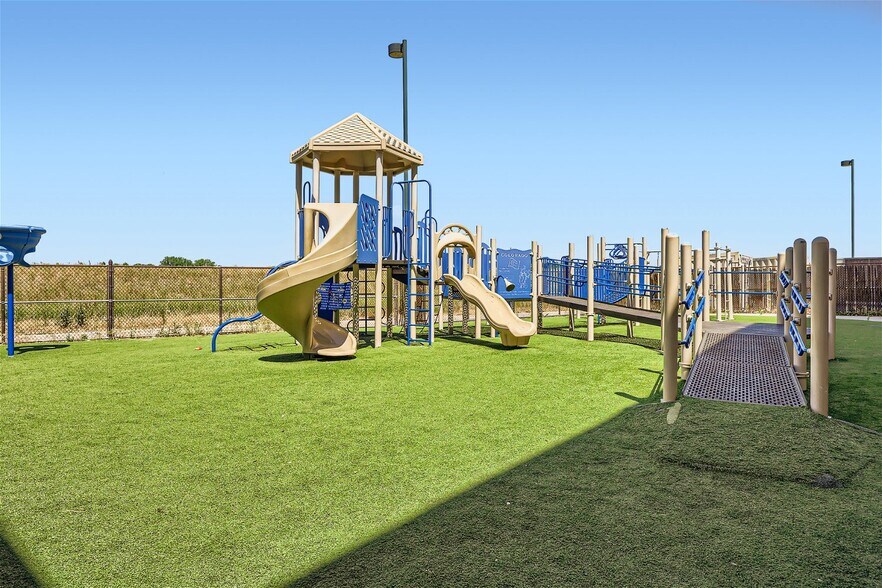 More Photos Of 801 Yosemite St, Denver Schools For Sale